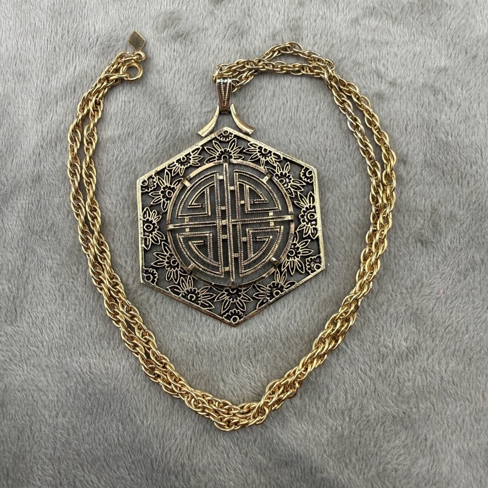 Vintage Sarah Coventry Necklace Asian Tea House Gold Tone Hexagon Pendant 24in
